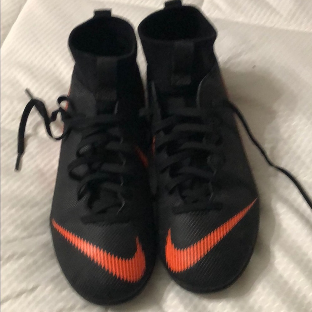 Nike MERCURIAL Superfly 6 Club soccer cleats SZ 5Y